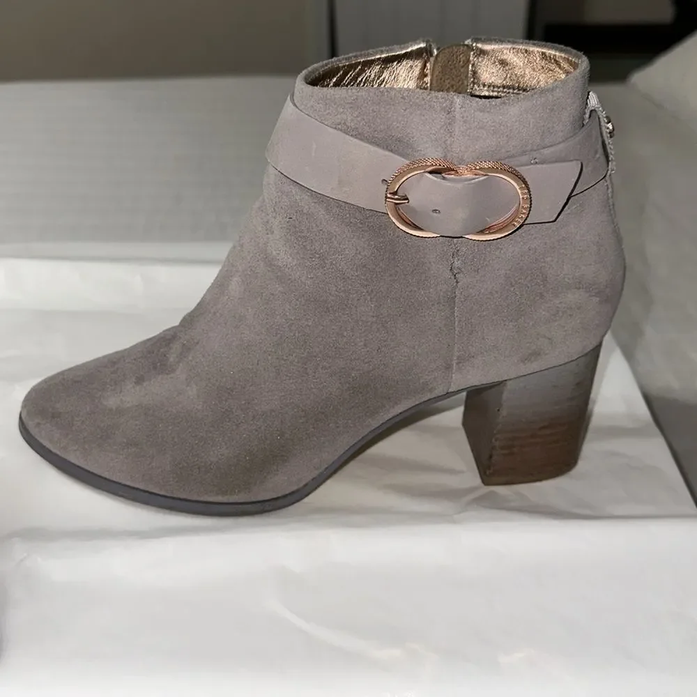 Ted Baker 40.5 Ainthe Ankle Booties in Light Grey Rose Gold